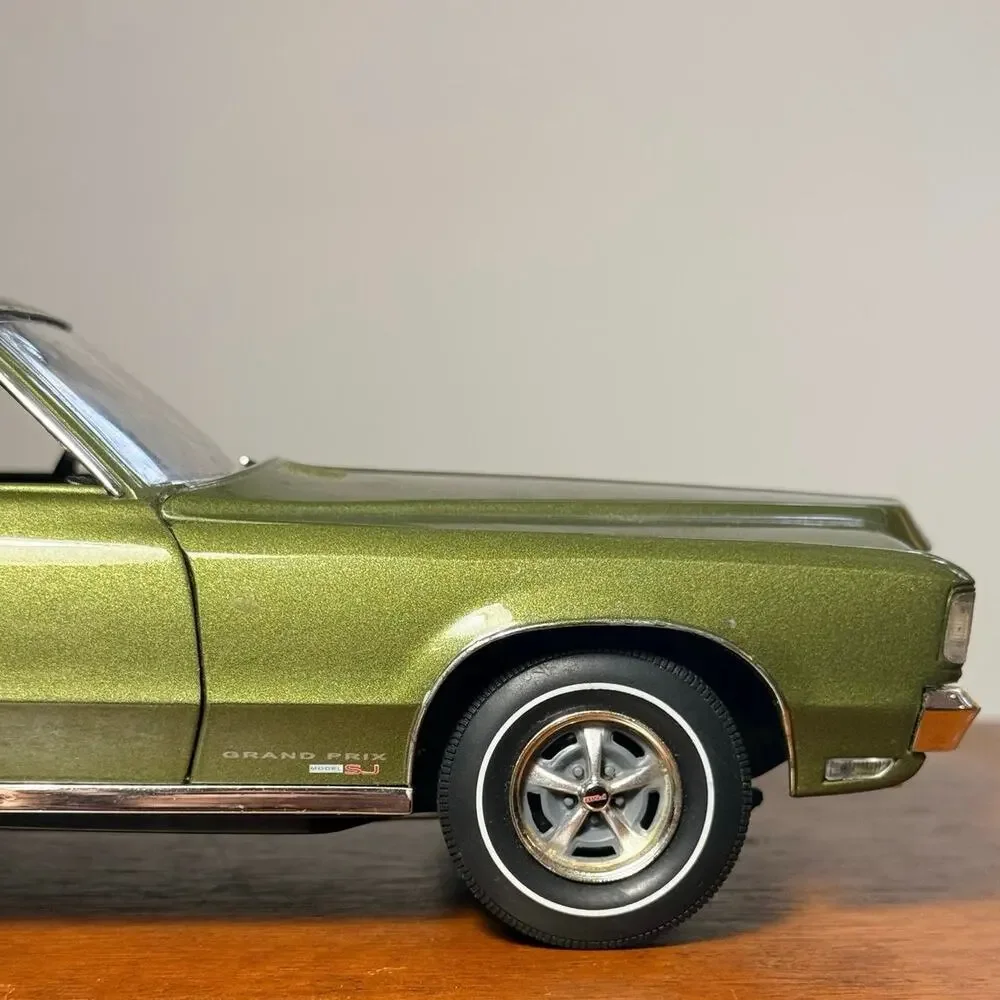 Ertl 1969 Pontiac Grand Prix SJ 428 Verdaro Green 1/18 Diecast As Is